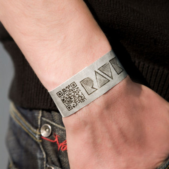 Paper and Tyvek wristbands plain and print